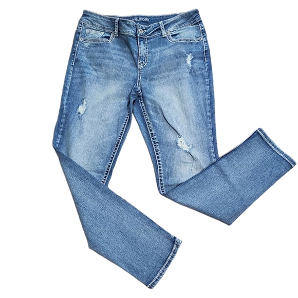 Maurices Distressed Jeans sz 9/10 - Picture 2 of 4